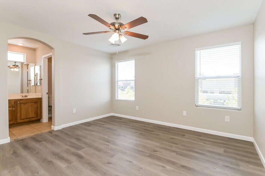 Building Photo - 6083 W Dewey Dr