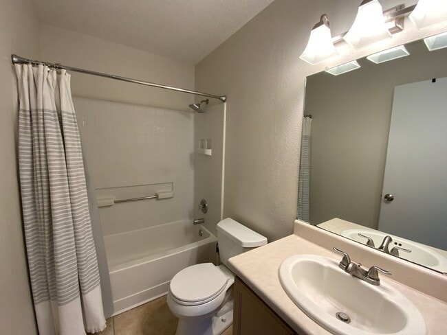 Building Photo - 2 Bedroom Single Story Home Available Near Hwy 550 NE & Paseo Del Volcan NE in Enchanted Hills Ri...