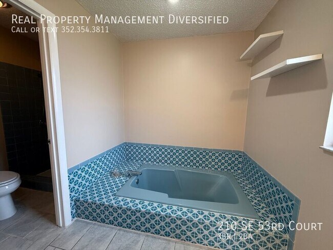 Building Photo - 210 SE 53rd Ct