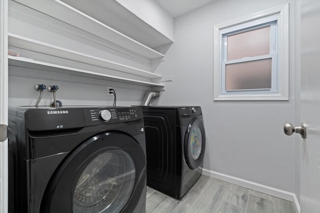 Building Photo - 144 W 30th St