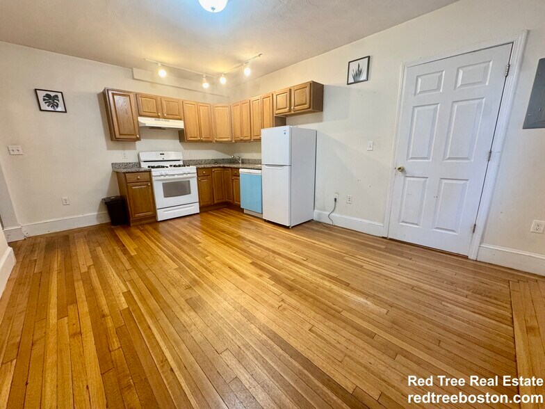 Building Photo - 1615 Commonwealth Ave