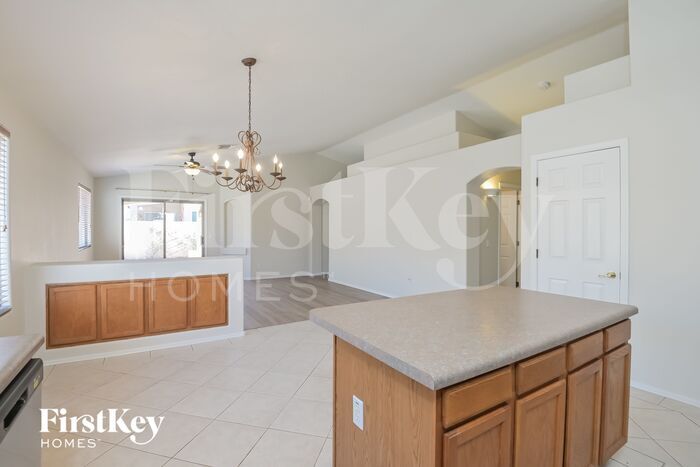 Building Photo - 6951 W Red Rock Dr