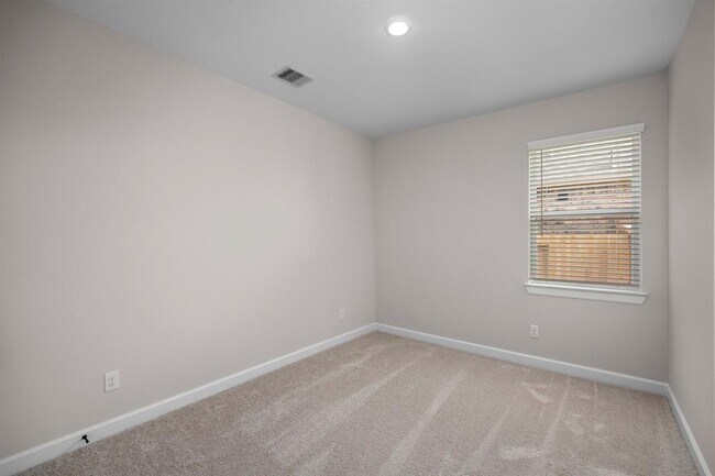 Building Photo - 3210 Banyan Dr