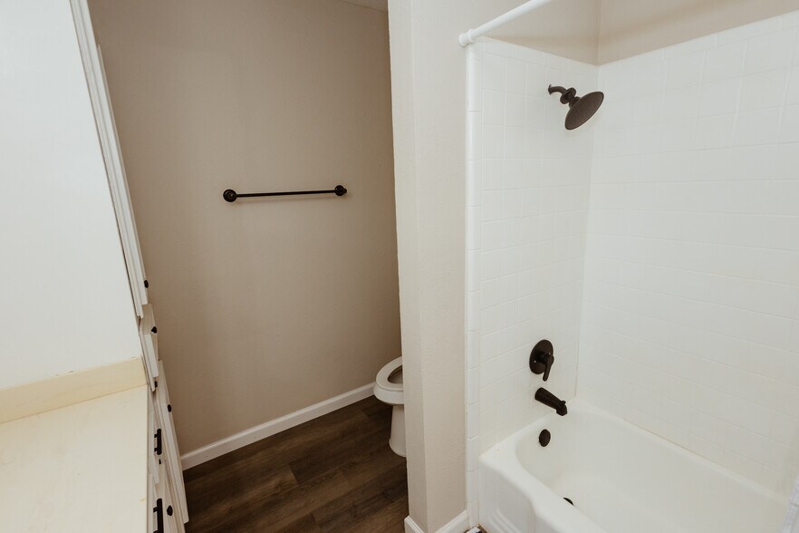Building Photo - 5409 Edinburgh Dr