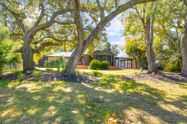 Building Photo - 774 Creekside Dr