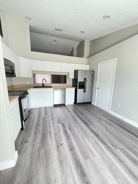 Kitchen - 5306 Keely Ct