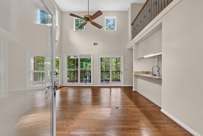 Building Photo - 1050 Cupp Ln