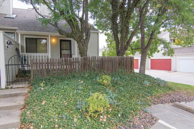 Building Photo - Beautiful 2bd/2ba Townhome in Downtown Louisville!