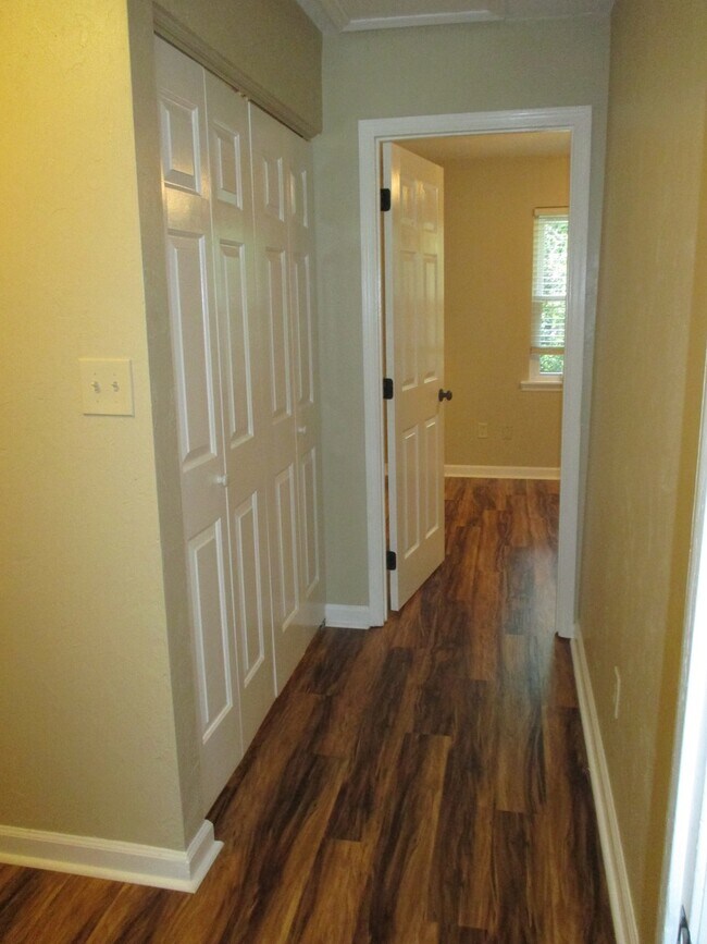 Building Photo - Stunning 2 Bed, 2 1/2 Bath Townhouse Available July 2026
