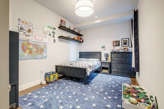 Building Photo - 463 Duncan St