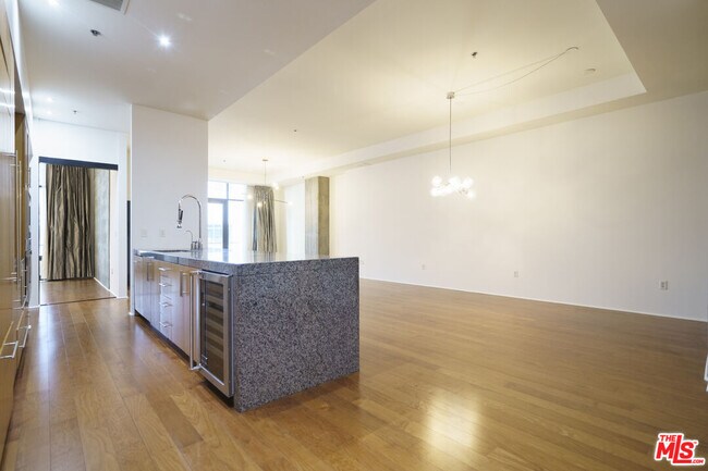 Building Photo - 1111 S Grand Ave