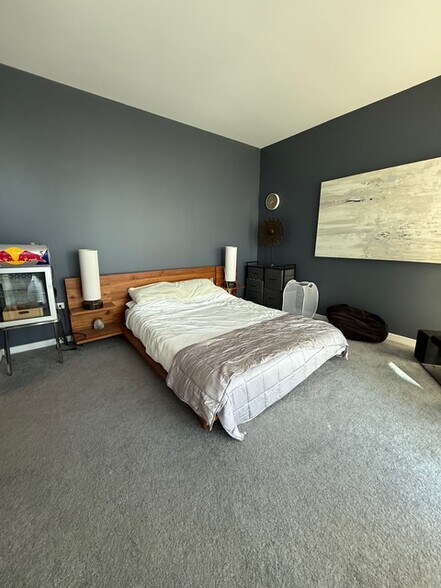 Building Photo - 860 W Blackhawk St