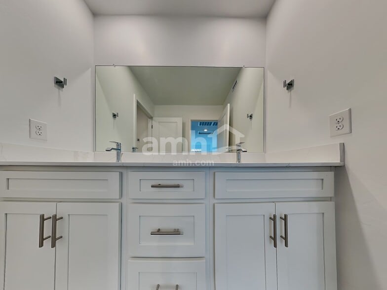 Building Photo - 9543 E Friedel Dr