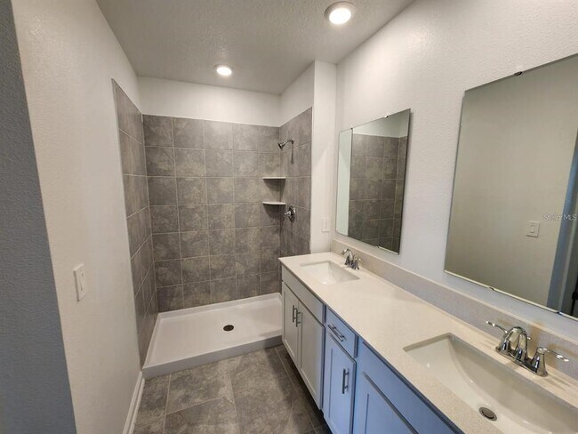 Building Photo - 2713 Runners Cir