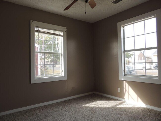 Building Photo - 410 Snyder St