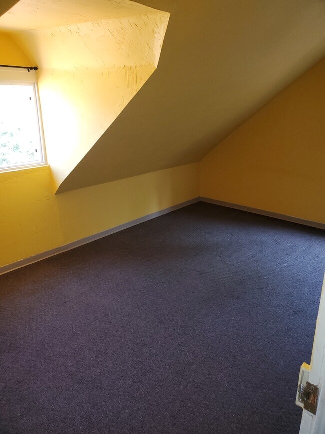 Building Photo - 8920 NE Davis St