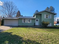 Building Photo - Furnished 3BR, 1.5BTH Centrally Located in...