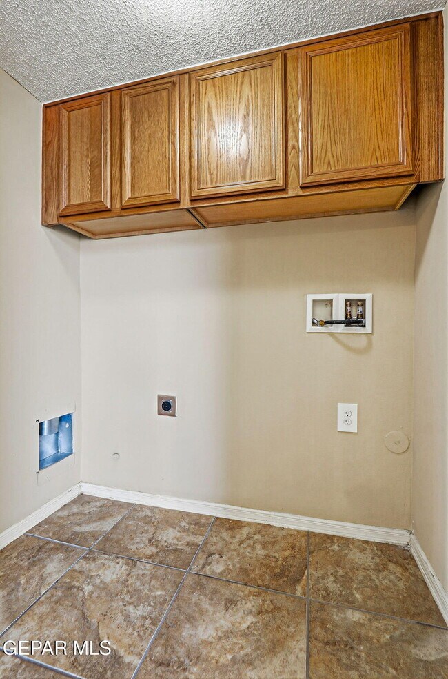 Building Photo - 10910 Acoma St