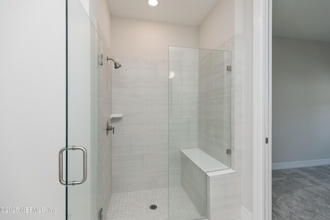 Building Photo - 93 Curved Bay Trl