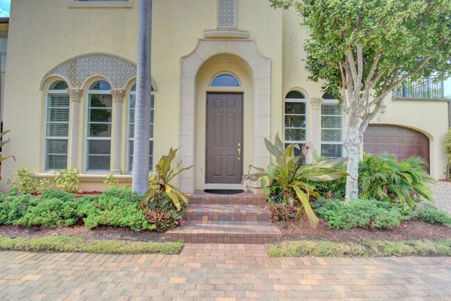 Building Photo - 81 Via Poinciana St