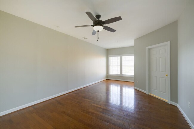 Building Photo - Luxury Living in the Villages of Urbana