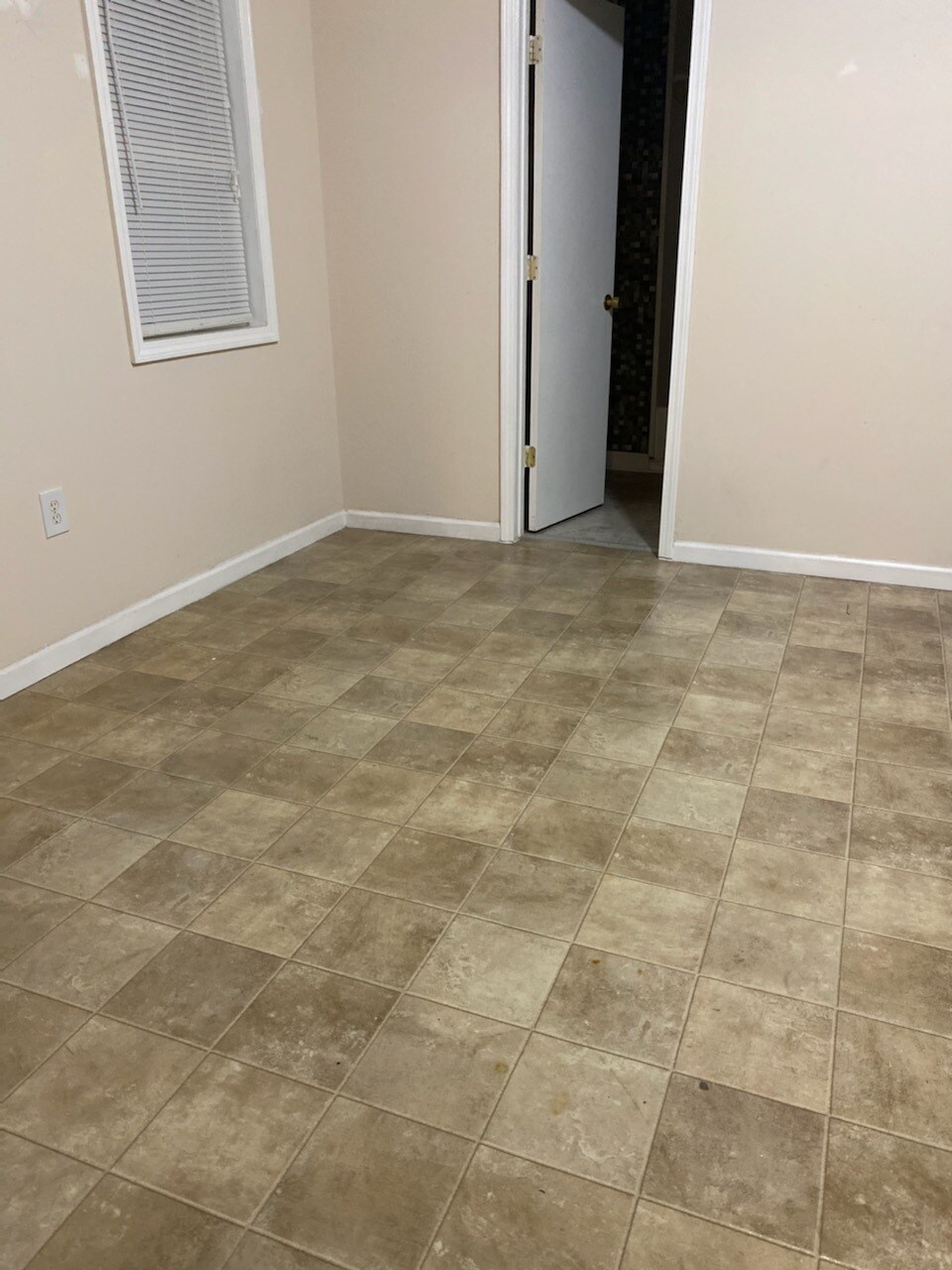 Building Photo - 4444 Main St