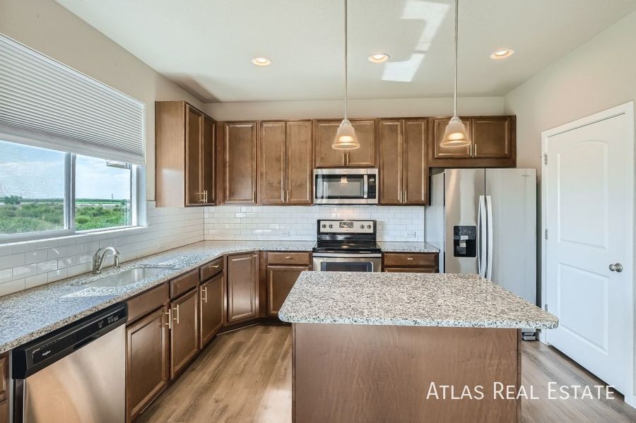 Building Photo - 1121 104th Ave