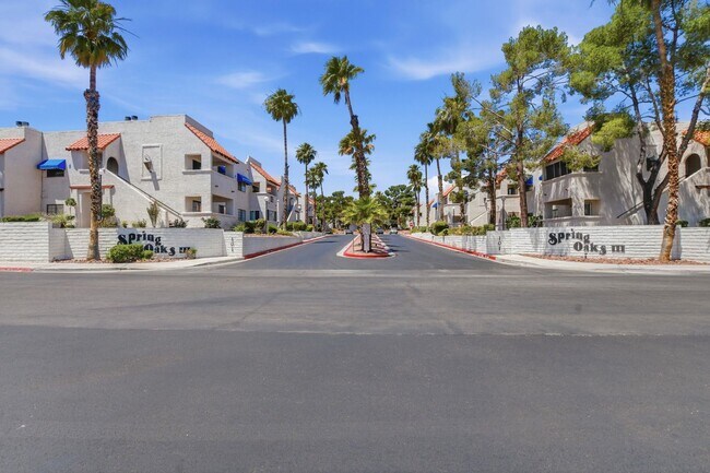 Building Photo - Upgraded 2 bedroom 2 bath upstairs condo