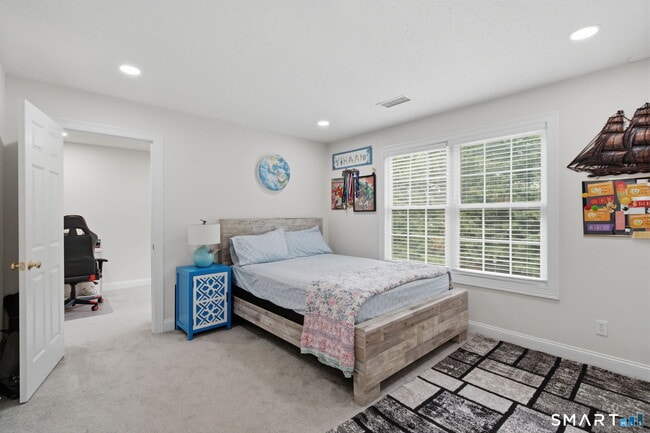 Building Photo - 7 Bridlewood