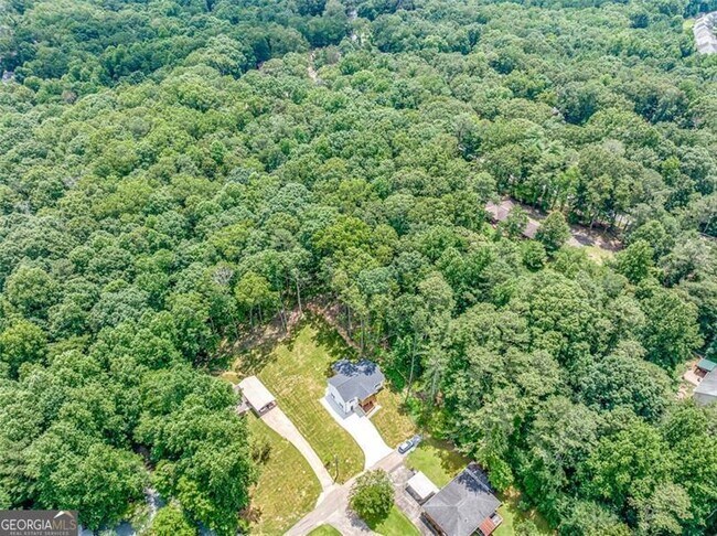 Building Photo - 215 Pinecone Ln