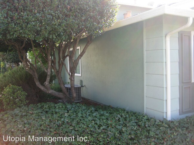 Building Photo - 2 br, 1 bath House - 1493 Del Rio Circle #A