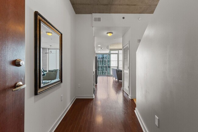 Building Photo - Fully Furnished SoBro Condo At Encore