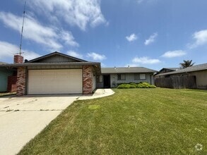Building Photo - Charming North Salinas 3BR/2BA with Privat...