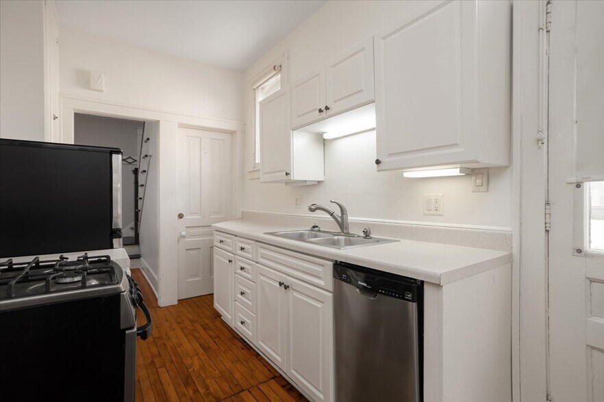 Building Photo - 246 Prospect Ave NE