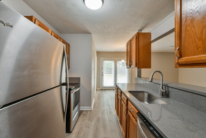 Building Photo - 7024 Greenview Cir S