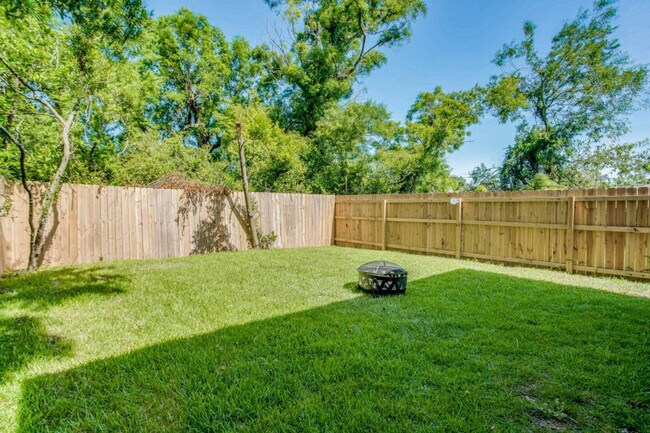 Building Photo - 410 N C St