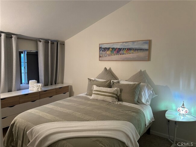 Building Photo - 2217 Vanderbilt Ln