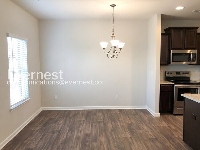 Building Photo - 4 Bed/2.5 Bath Home with Garage / Pet-Friendly / Vouchers Accepted / Coming Soon!