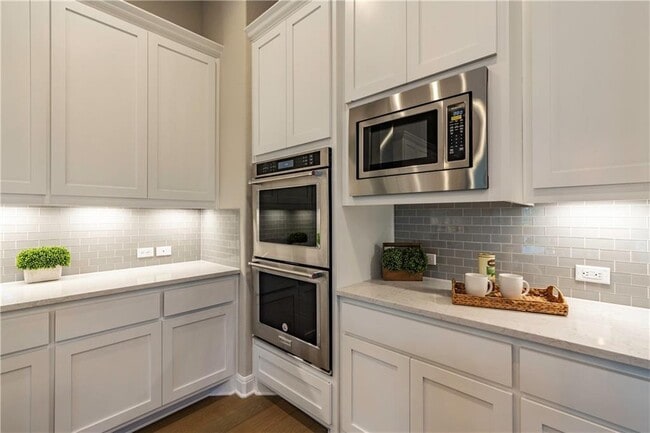 Building Photo - 511 Woodside Ter