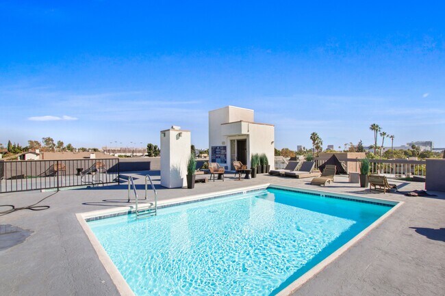 Building Photo - 727 Westbourne