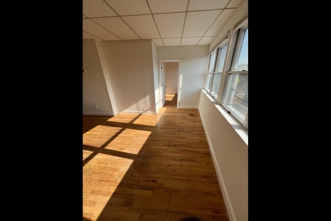 Building Photo - 308 Maple Ave