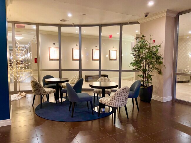 Building Photo - 2451 Midtown Ave