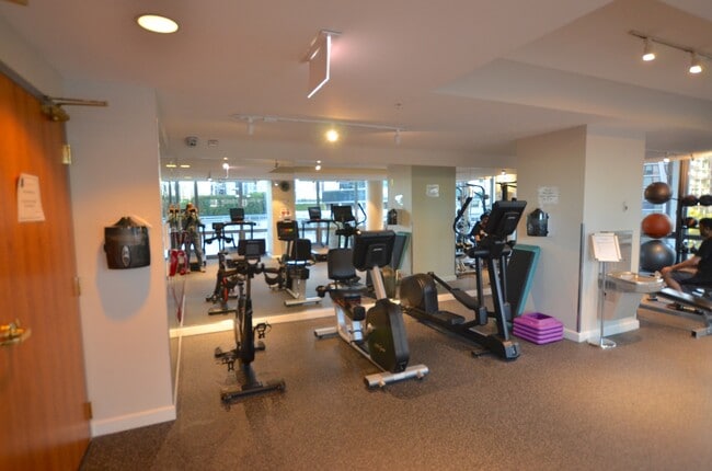 Building Photo - 1235 S Prairie Ave