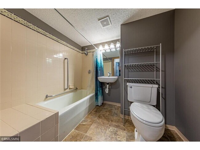 Building Photo - Modern Downtown St. Paul Condo with Top-Ti...