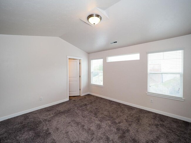 Building Photo - Draper Hillside Townhome