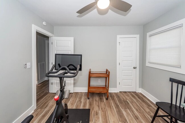 Building Photo - 1511 Larry St