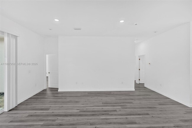 Building Photo - 719 Little Rock St E