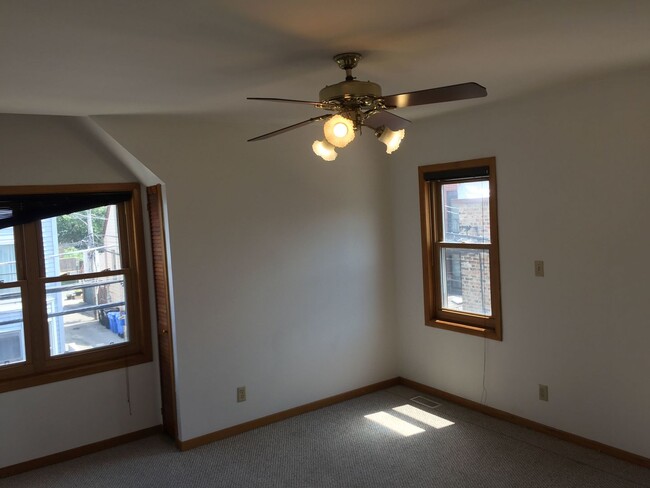 Building Photo - 3615 N Wayne Ave