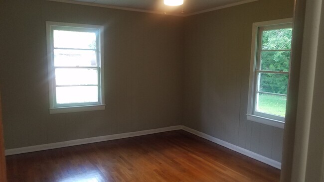 Building Photo - 2 Bedroom Home in Nashville!!