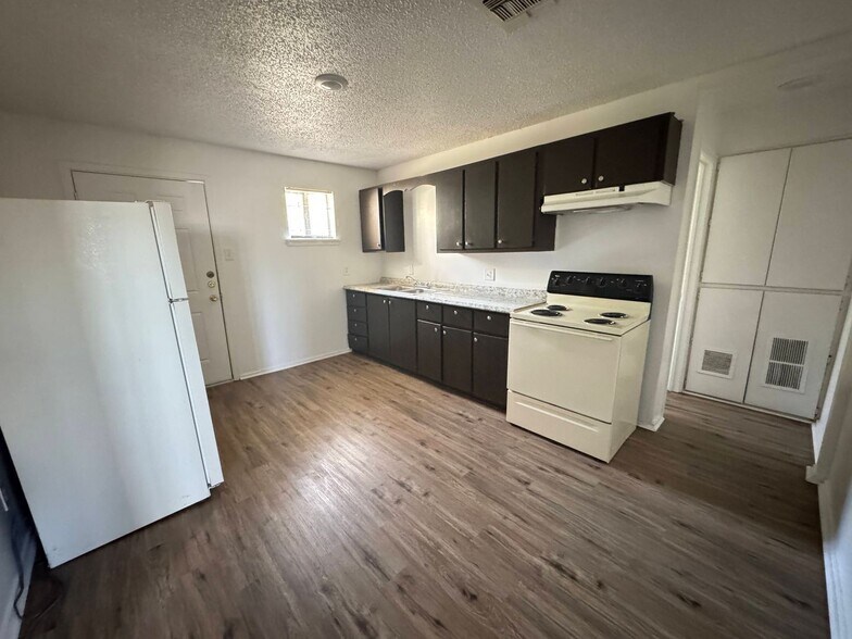 Building Photo - 715 N 20th St